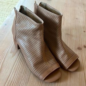 Kelsi Dagger open toe heeled sandals